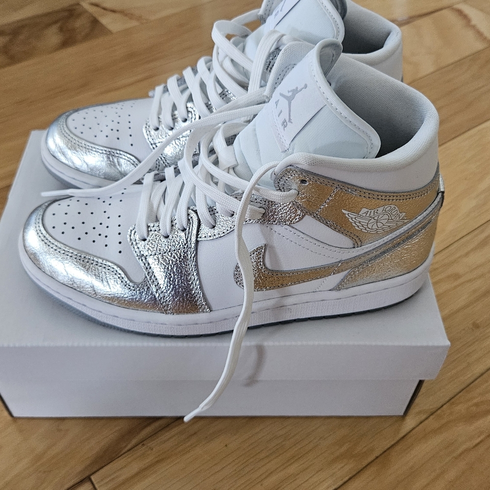 Nike Air Jordan 1 MID SE sz 8